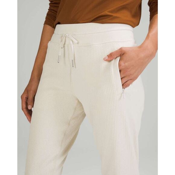 Lululemon Engineered Warmth Jogger
White Opal / White Size 8 Merino Wool Lounge - Picture 2 of 15